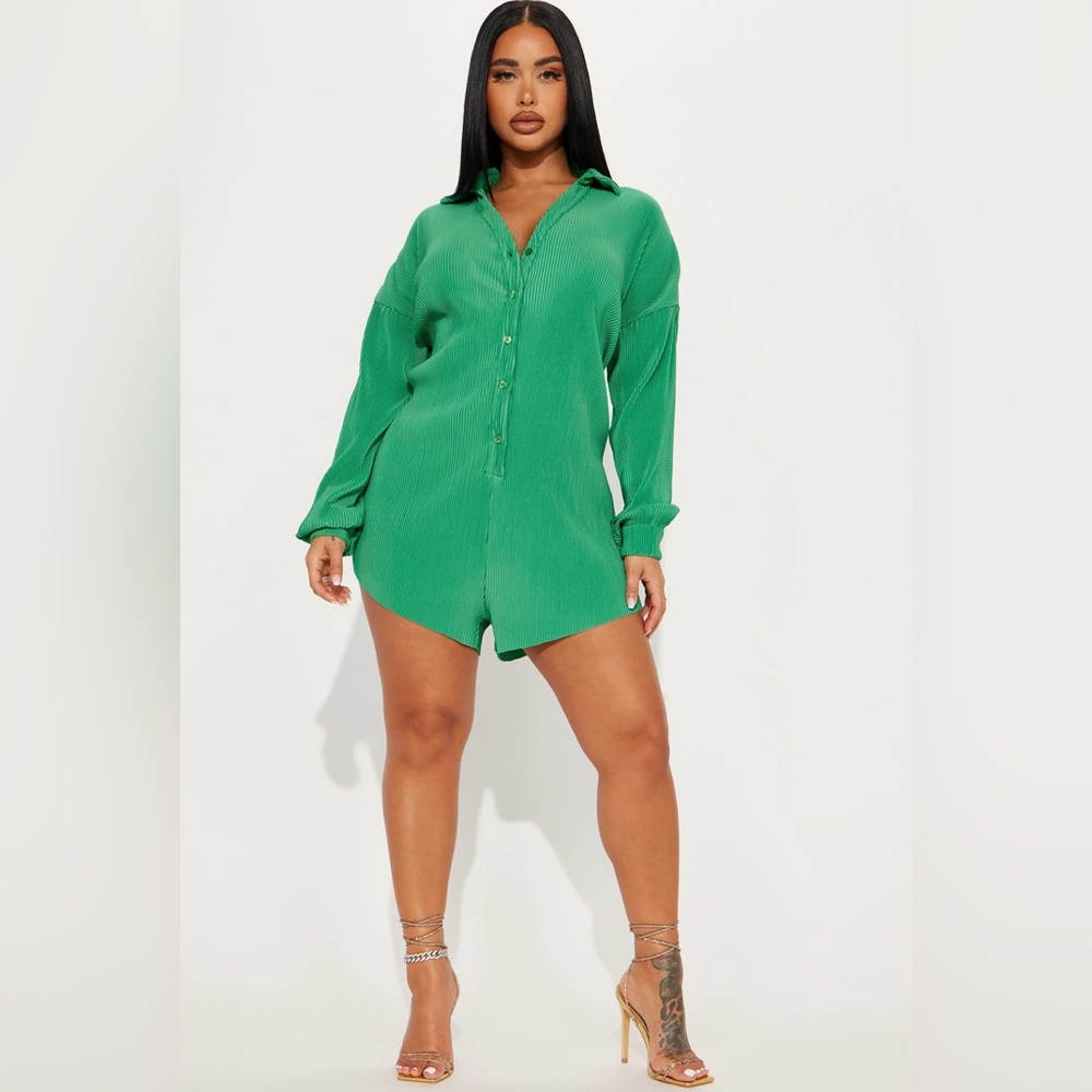 Fashion Nova Romper Color: Green  Size: Large